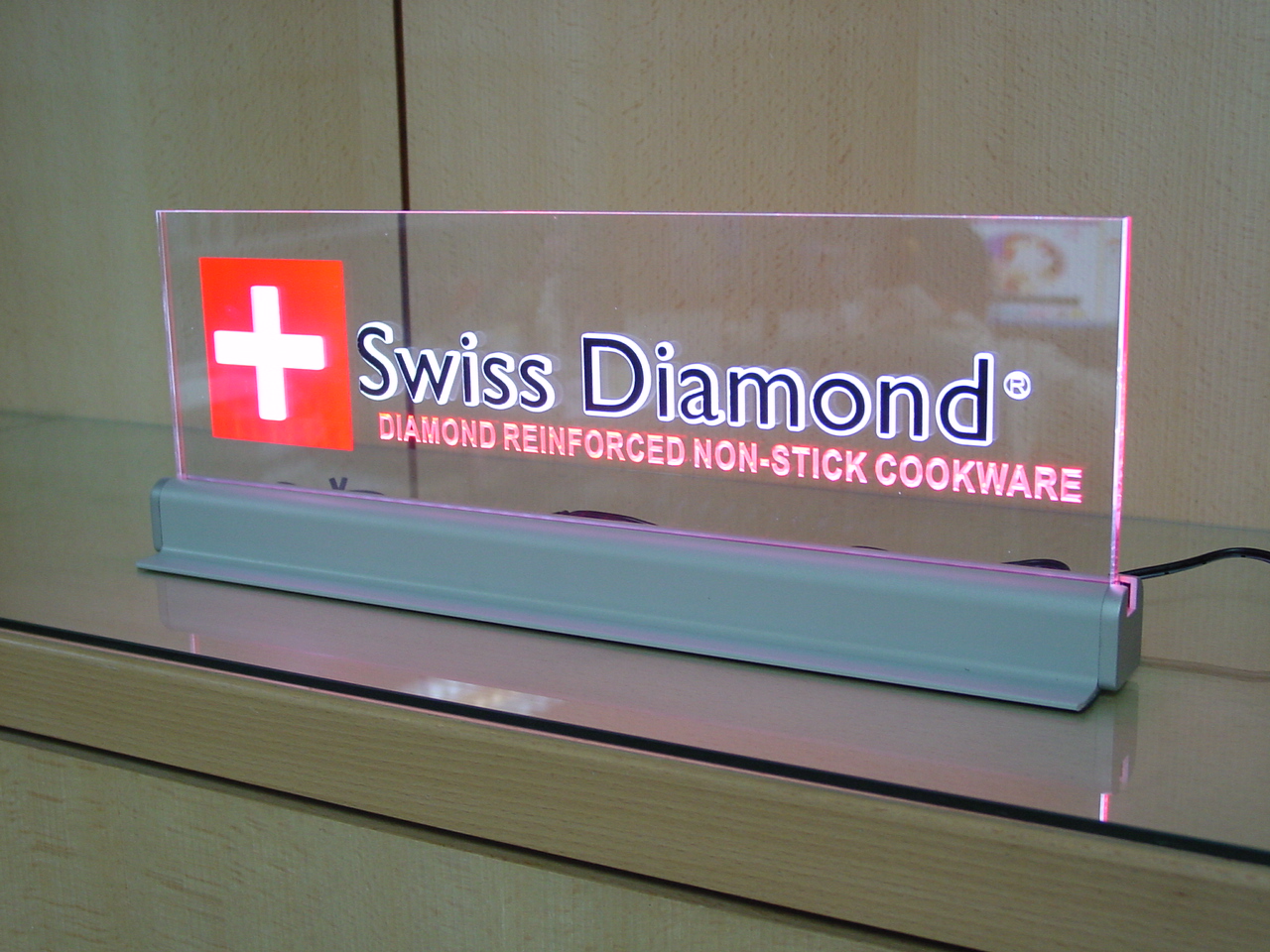 企業形象LED招牌｜Swiss Diamond DT 桌上型｜耀陽電子有限公司
